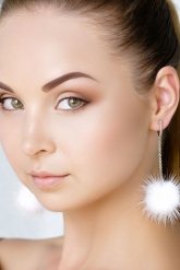 Серьги английский замок на цепочке с розовым мехом норки